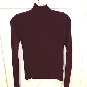 - Ribbed fitted H&M turtleneck sweater dark maroon color